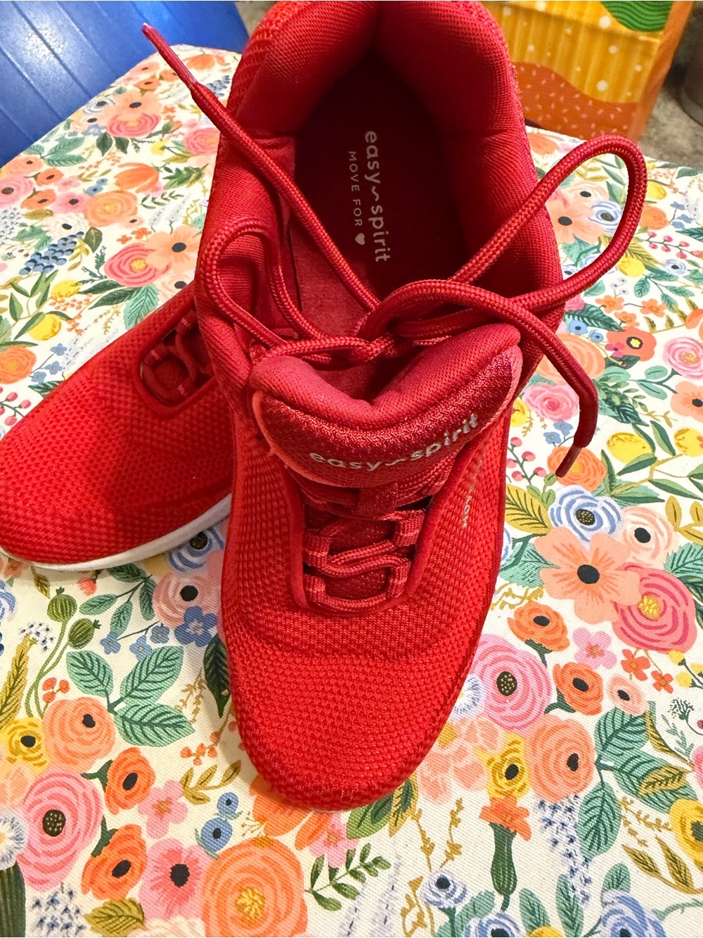 Easy Spirit women’s  Bright Red Mesh Lace-Up Sneakers